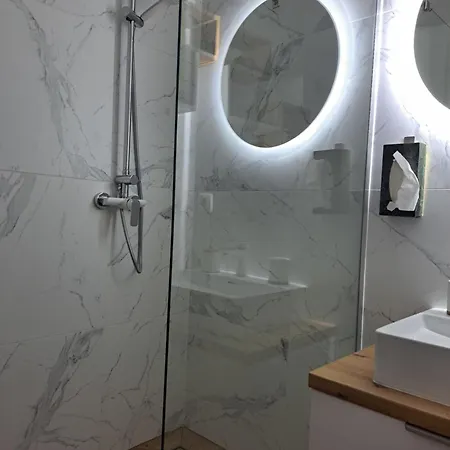 Apartment White Cube *